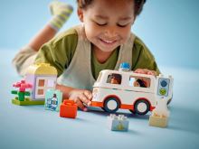 LEGO® DUPLO® 10447 Sanitka a vodič (4)