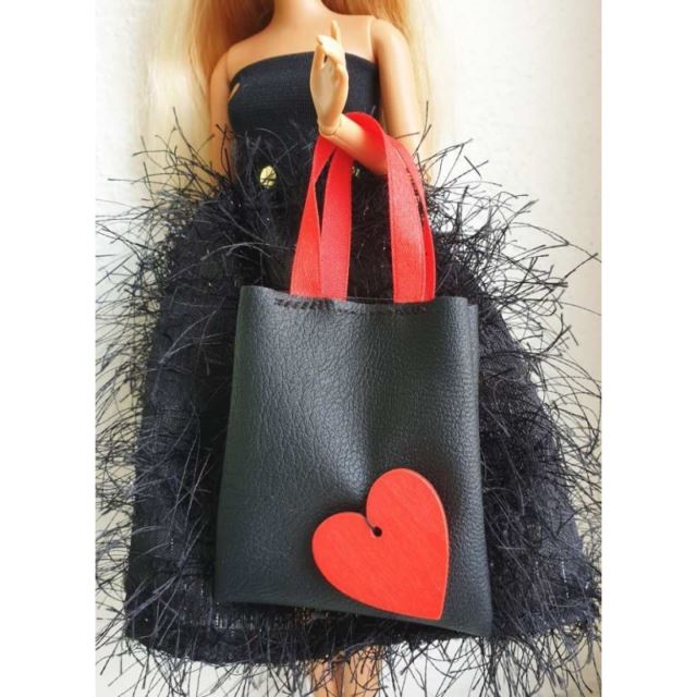 LOVEDOLLS Kabelka černá se srdíčkem