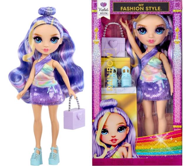 Nové Fashion panenky v základní edici zaujmou hravými outfity v odvážných barvách a nepřehlédnutelném designu.