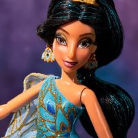 Hasbro Disney Luxusní sběratelská princezna Jasmine 30. výročí (2)