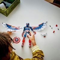 Zostaviteľná figúrka: Nový Kapitán America (3)