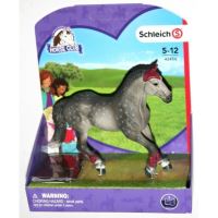 Schleich 42456 Turnajová kobyla Trakénského koně (1)