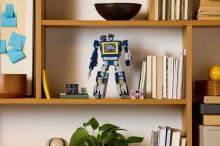 LEGO® ICONS™ 10358 Transformers: Soundwave (6)