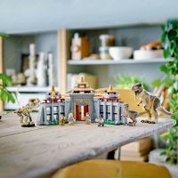 LEGO® Jurassic World 76961 Stredisko pre návštevníkov: útok T-rexa a raptora (4)