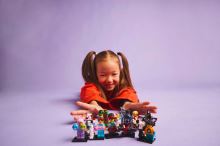 LEGO® 71048 Minifigurka 27. série Longboardistka (3)