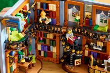 LEGO® Icons 11379 Knižní zarážka: Knihkupectví (5)